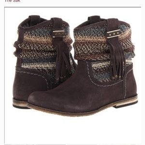 THE SAK SLOUCHY KNITTED FRINGE BOOT SZ 6